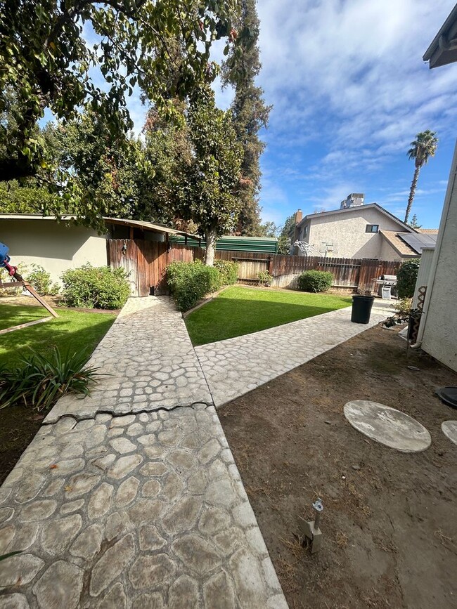 Building Photo - 2-story Single family home in the SW