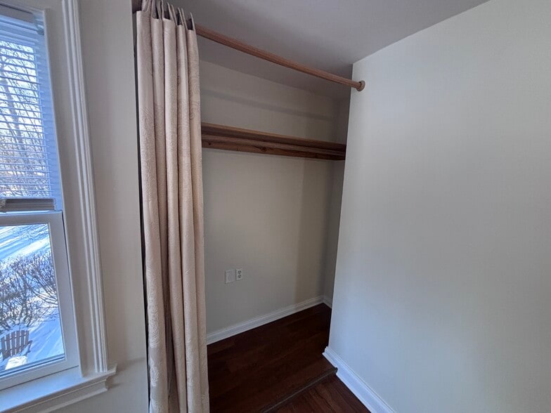 Building Photo - 101 Ponus Ave