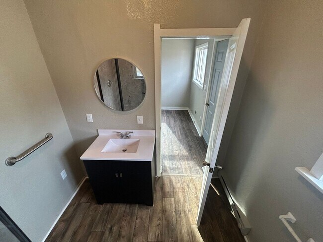 Building Photo - Cozy 2 Bedroom Home Near South Toledo Neighborhood