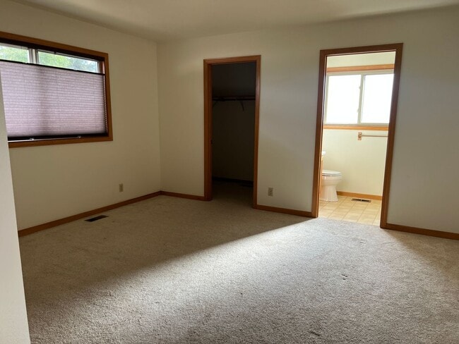 Building Photo - 1673 Calen Ln