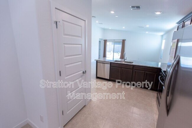 Building Photo - 305 Pinnacle Ridge Dr