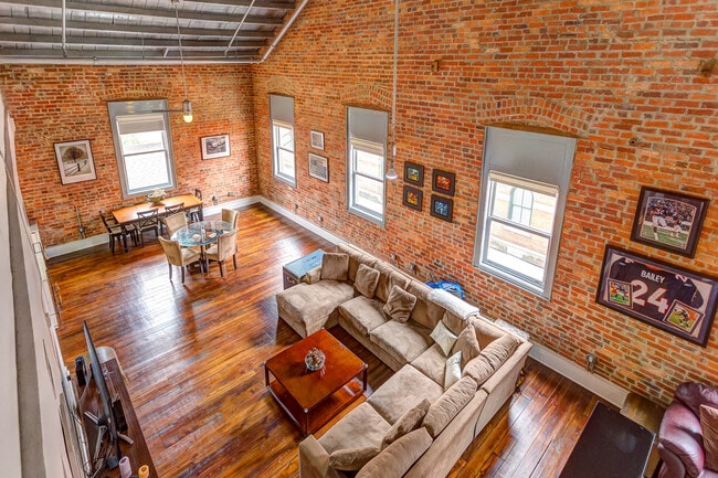 Building Photo - 246 N Court St