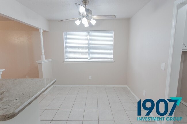 Building Photo - 1127 Berwyck Dr