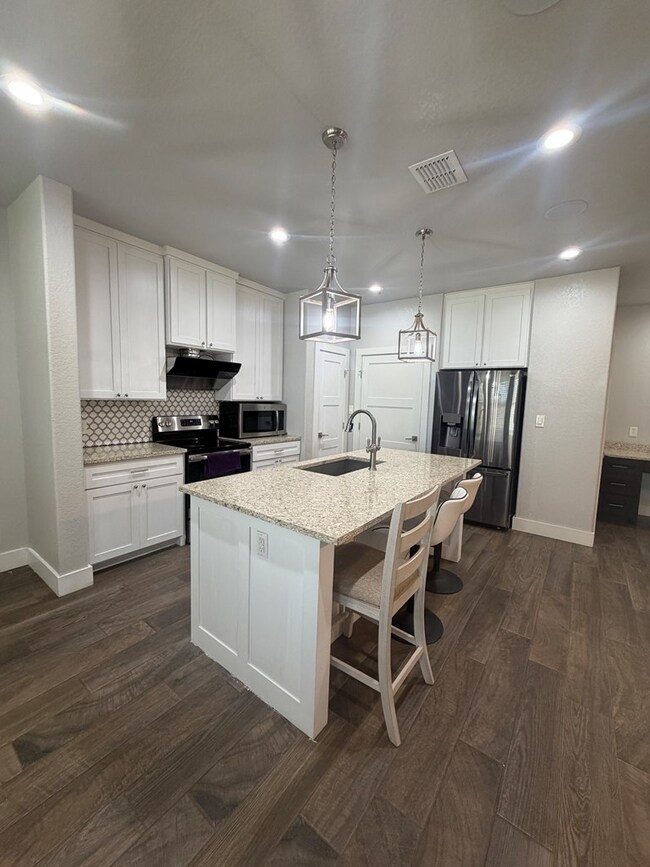 Building Photo - 2408 Birkdale Ln