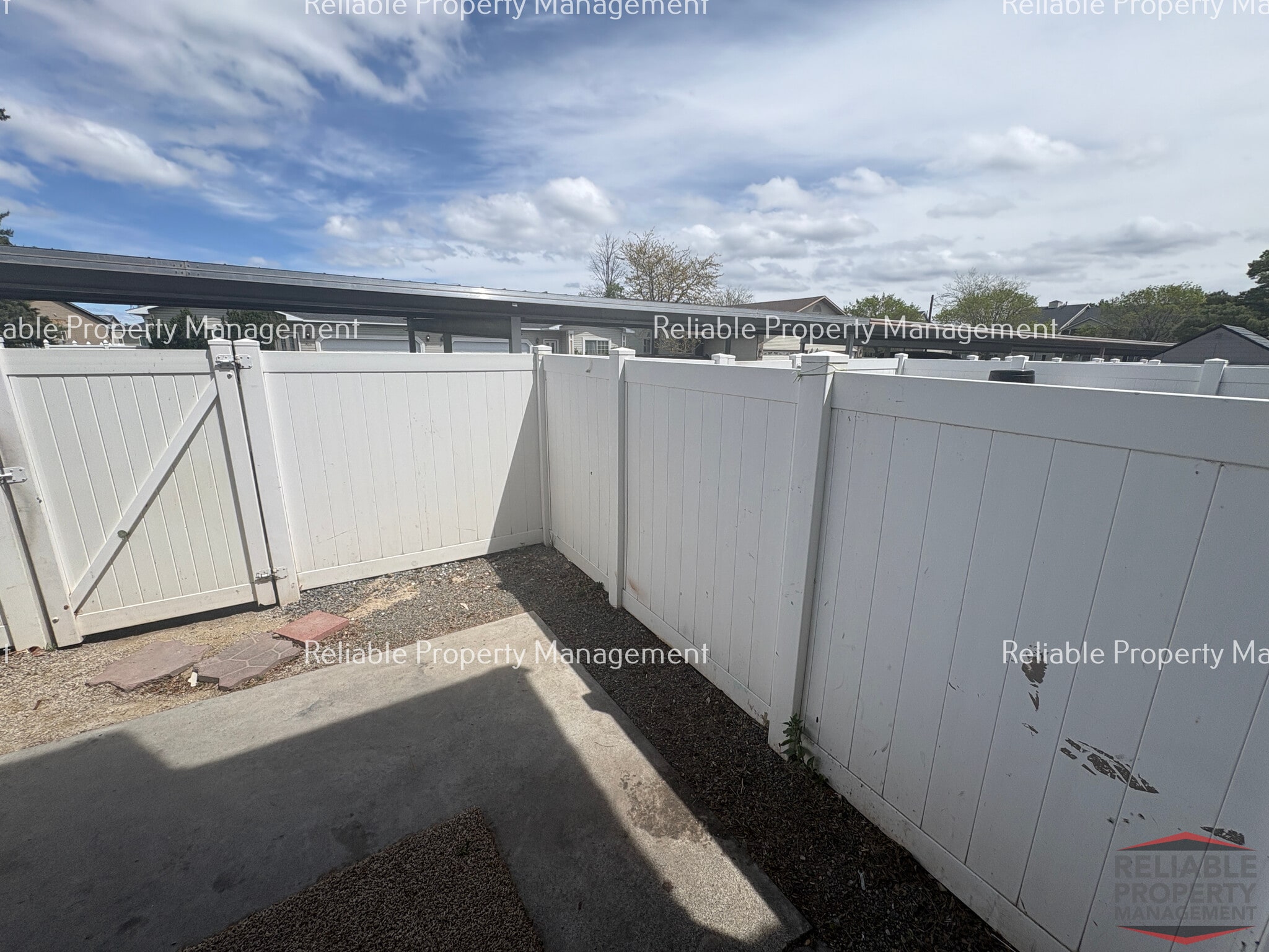 Building Photo - 1524 Falcon Dr