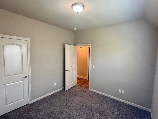 Building Photo - 18805 Trailview Way