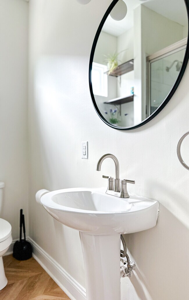 guest bath - 10 Riker St