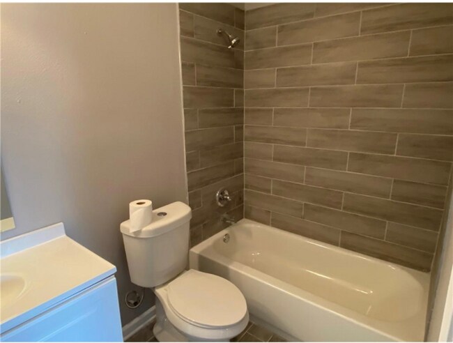 Building Photo - 2814 Pakenham Dr