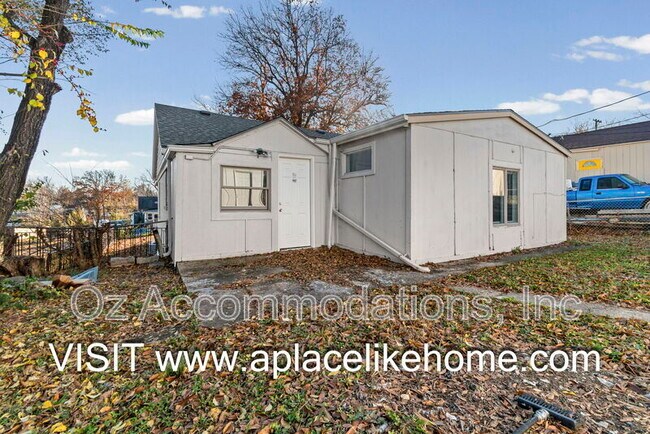 Building Photo - 2936 Stewart Ave