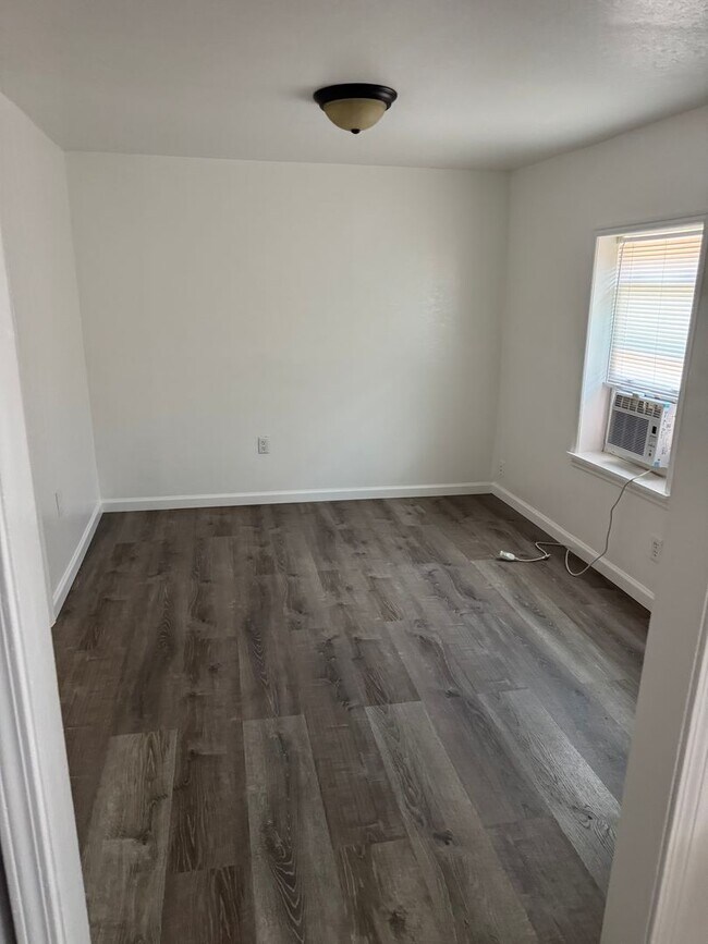 Building Photo - Beautifully Remodeled 2 Bedroom in Downtown Broken Arrow