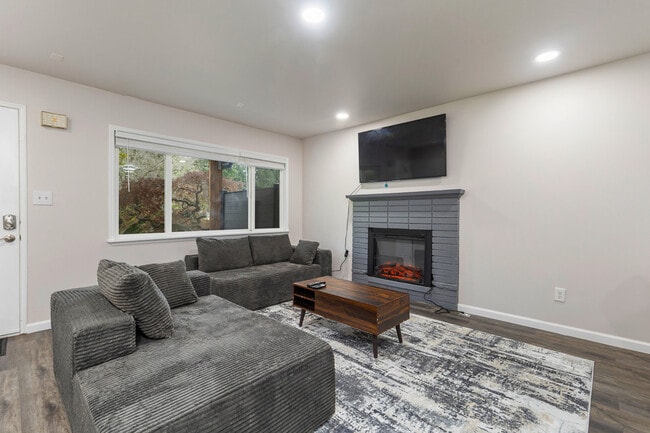 Building Photo - 19122 3rd Dr SE