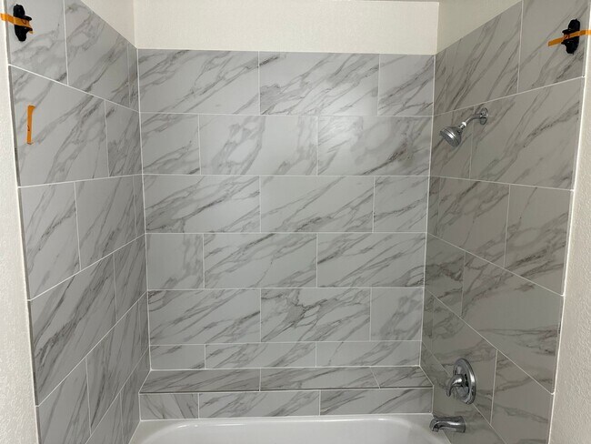Building Photo - SW!! 2 Bedroom Condo!! 1st Floor!! Newly r...