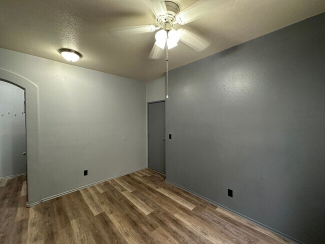 Building Photo - 2562 Land Rush Dr