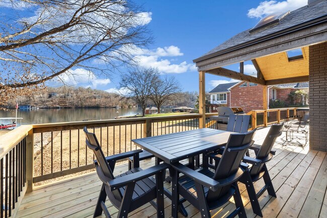 Building Photo - 89 Mayfair Dr