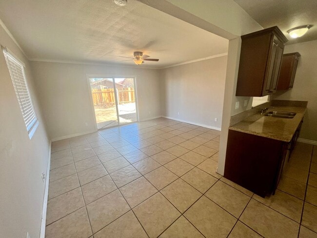 Building Photo - 6565 Mojave Ave