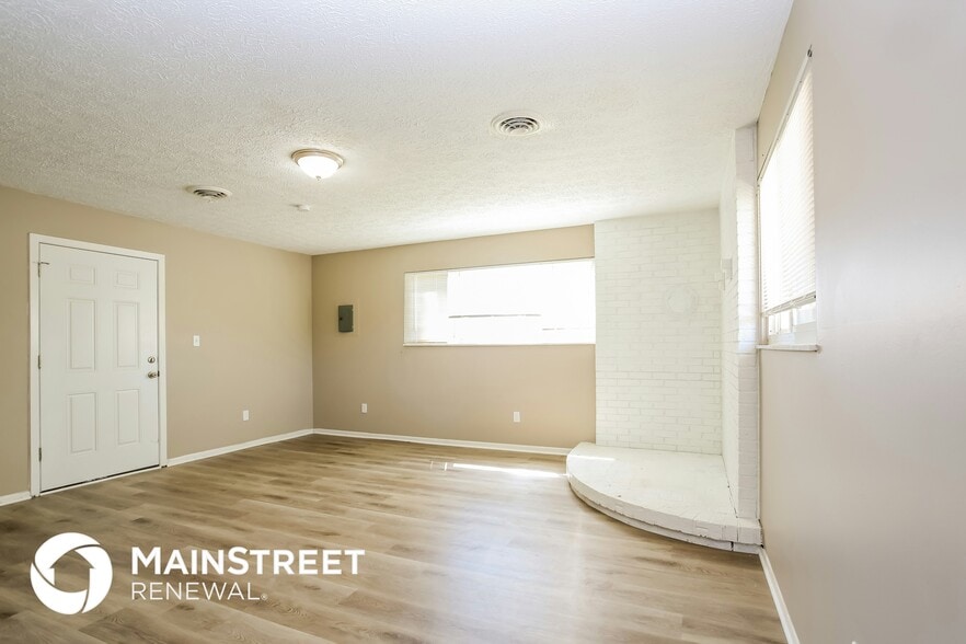 Building Photo - 1305 Coburg Rd