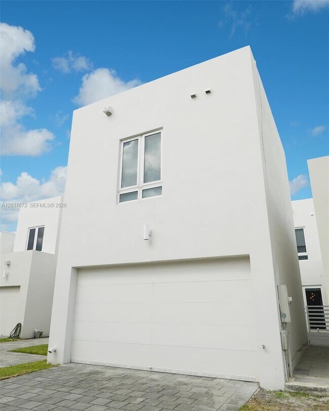 Building Photo - 6421 NW 104th Path