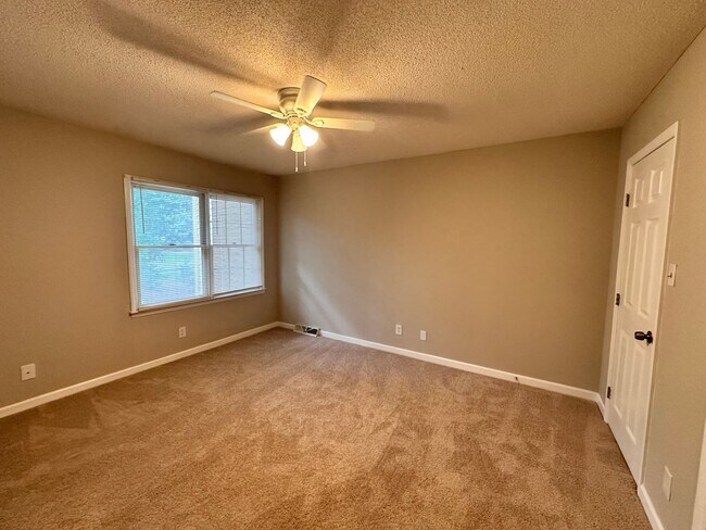 Building Photo - Exclusively Offered By Muse Realty Rentals...