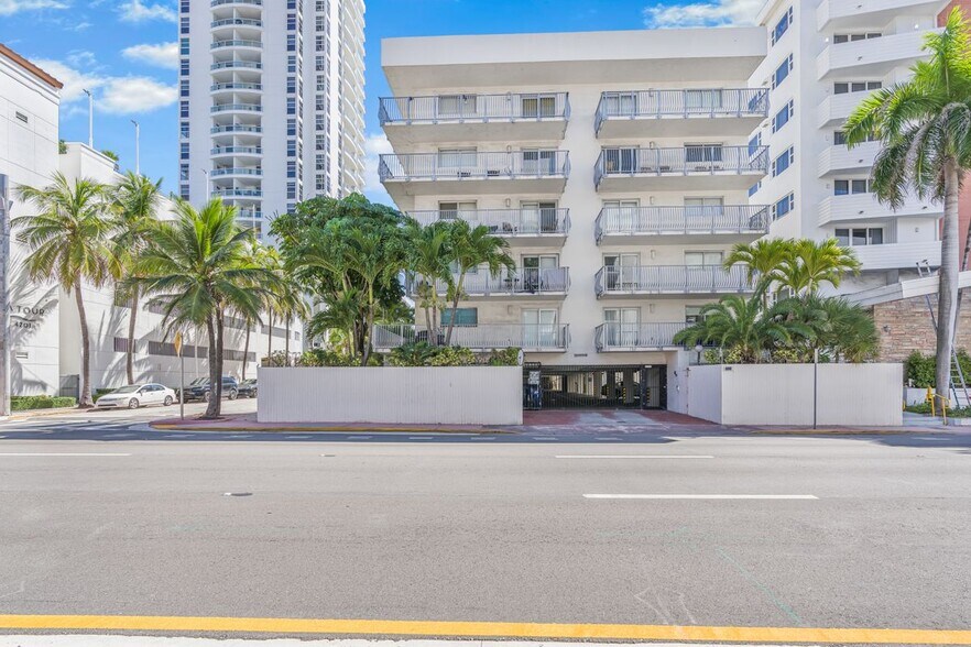 Building Photo - 4141 Collins Ave