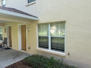 Building Photo - 2 Bedroom, 2 1/2 Bathroom Apartment