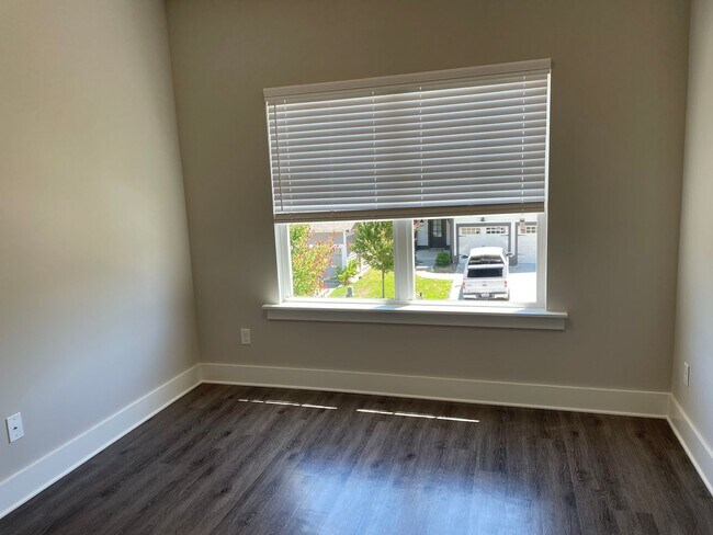 Building Photo - 3 Bedroom Home with Garage and Flat Fenced Backyard!