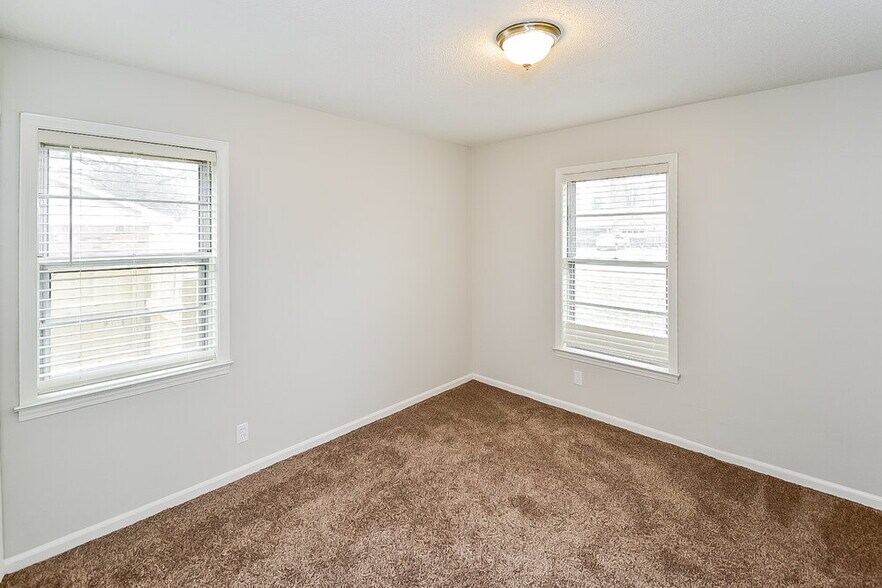 Building Photo - 9077 Neil Ave