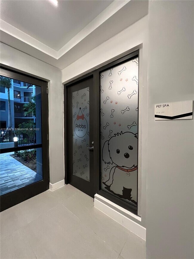 Building Photo - 401 Hialeah Dr