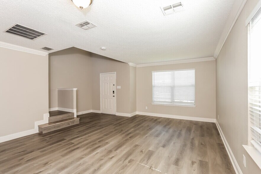 Building Photo - 7802 Mason Dells Dr