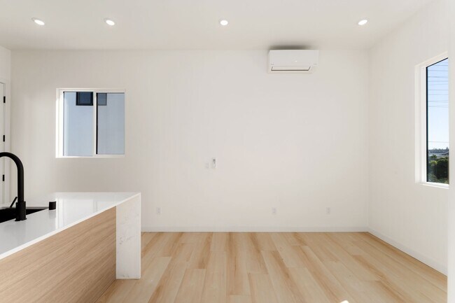 Building Photo - Private Yard, Laundry, Luxurious and Newly Built