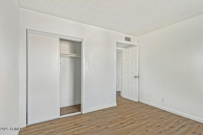 Building Photo - 17042 E Calle Del Oro