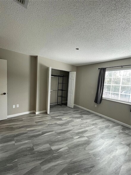 Building Photo - 7218 E Bank Dr