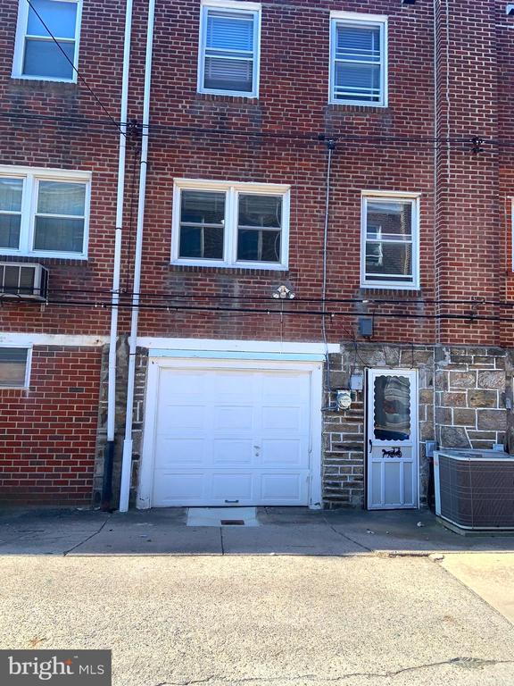 Building Photo - 4613 Hartel Ave