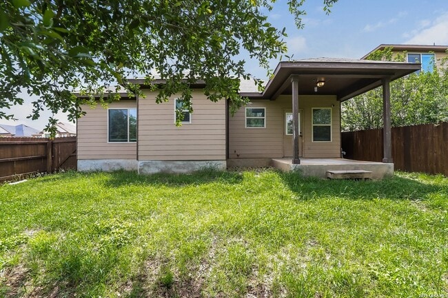 Building Photo - 1330 Plaza Lake Dr