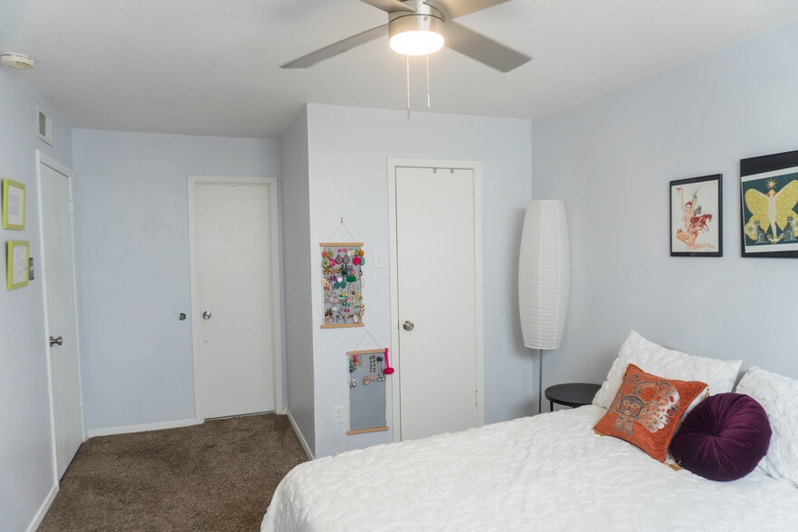 Building Photo - 2505 Wedglea Dr