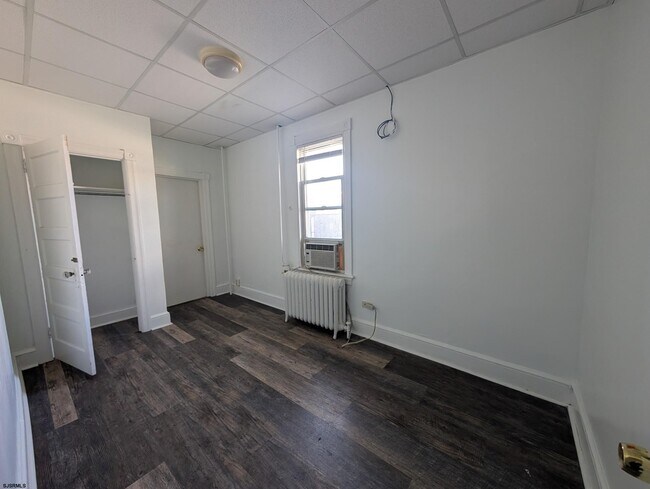 Building Photo - 6405 Ventnor Ave