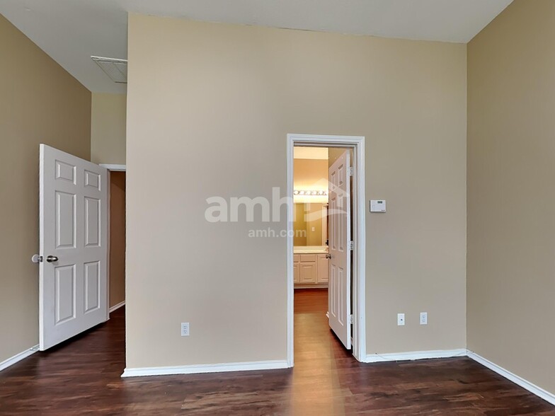 Building Photo - 265 Firwood N