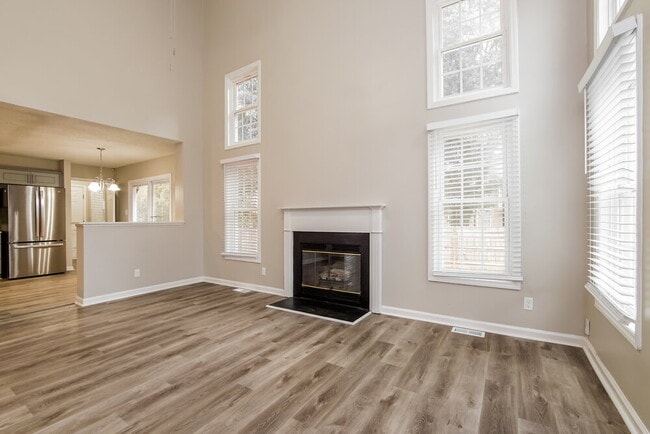 Building Photo - 500 Mountain Lake Dr