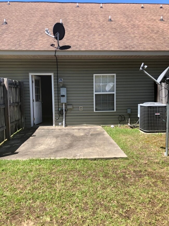 Building Photo - 310 Stratford Dr