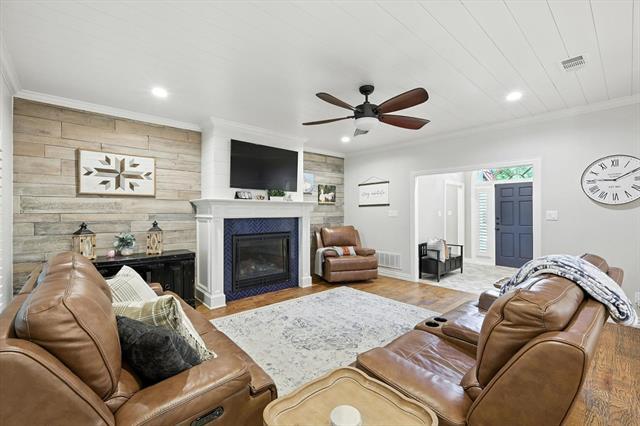 Building Photo - 33 Oak Forrest Cir