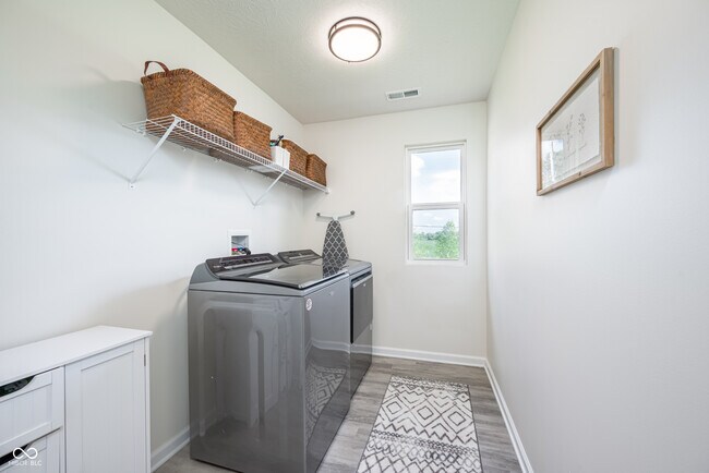 Building Photo - 10848 Sablecliff Wy