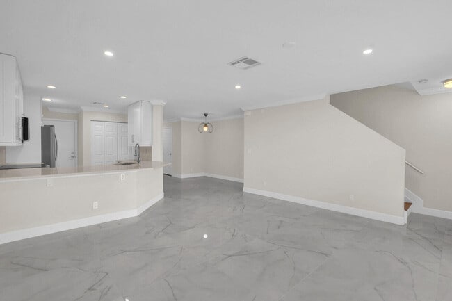 Building Photo - 16207 Sierra Palms Dr