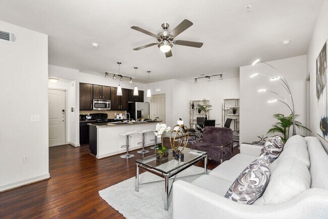 Building Photo - Exclusive Offer: Free Rent, No Fees, $200 Gift Card!