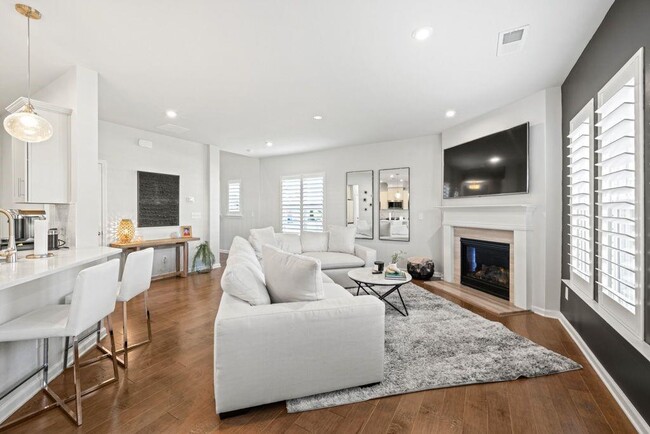 Building Photo - 2615 Quarterdeck Dr