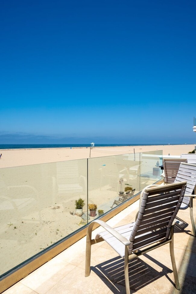 Building Photo - 3525 Ocean Dr