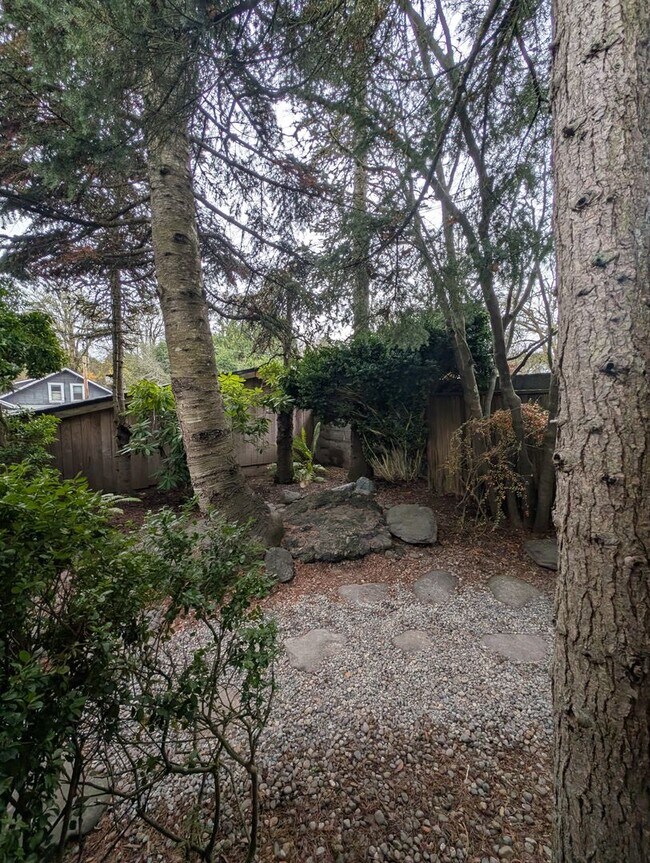 Building Photo - Rent Your Own Oasis! Available Now!