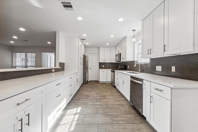 Building Photo - 5511 Caversham Dr