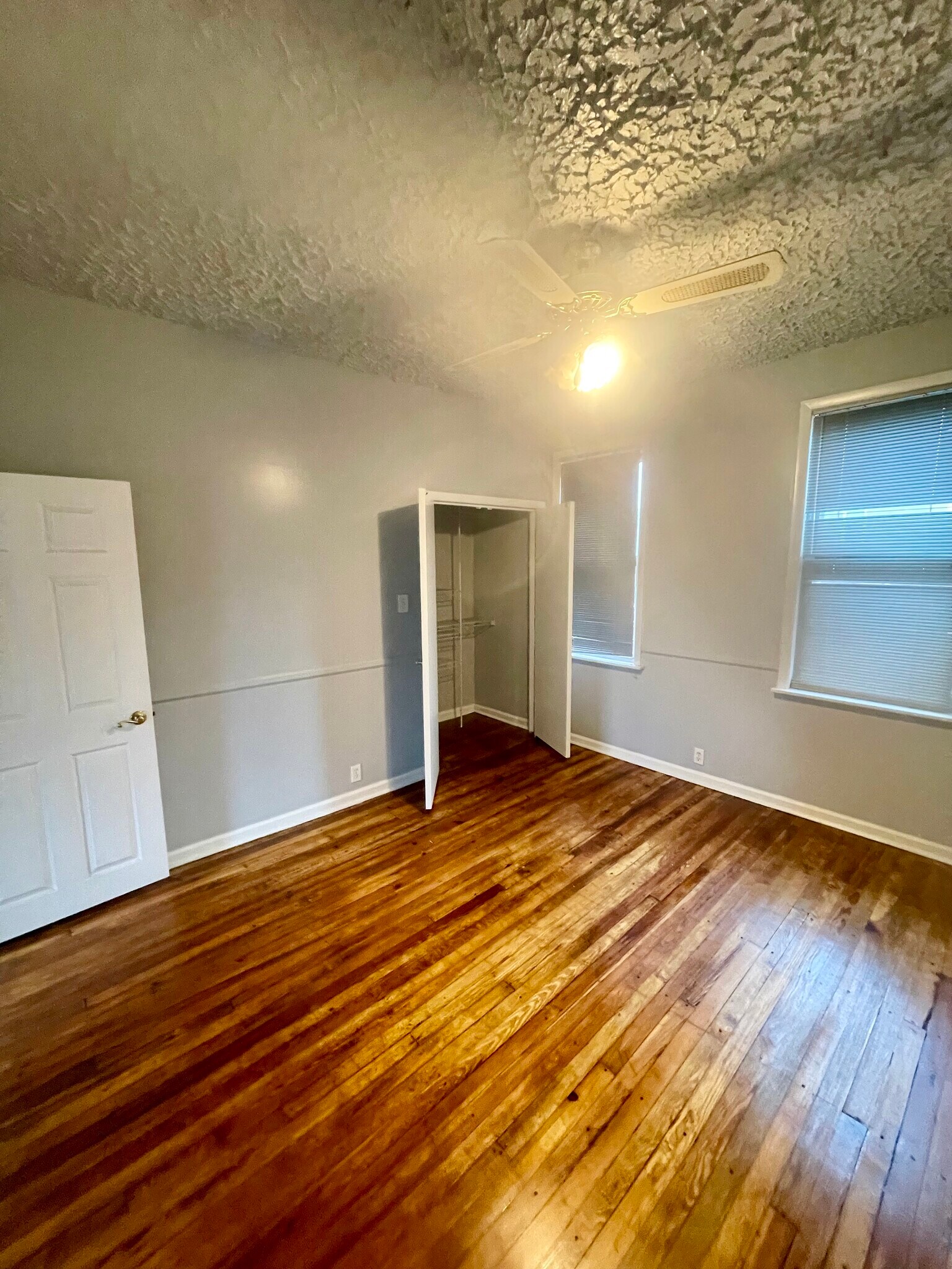 Building Photo - 3020 Kenyon Ave