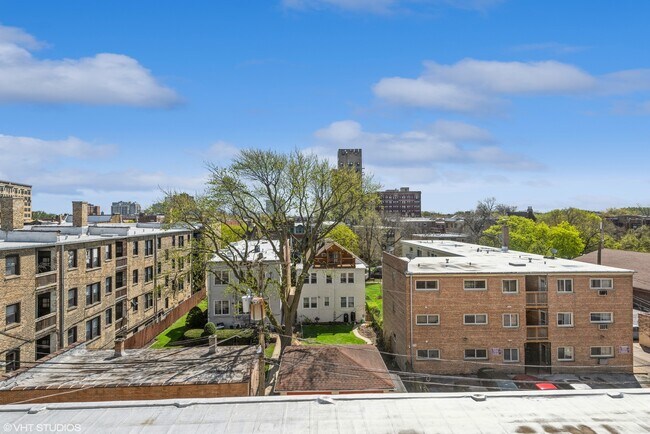 Building Photo - 1225 W Morse Ave