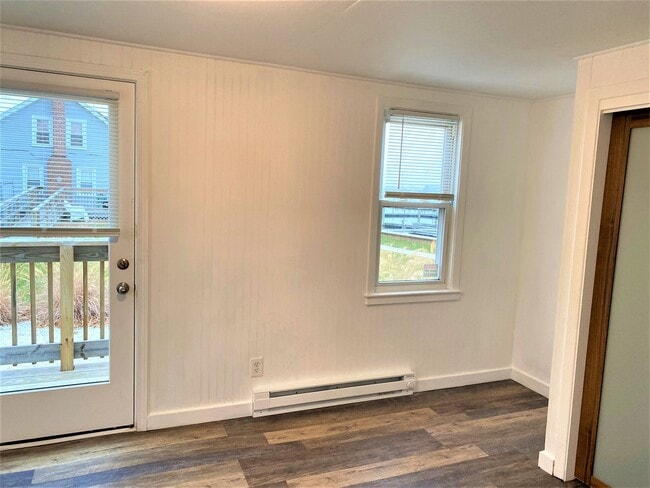 Building Photo - ****Warwick/Oakland Beach – Waterfront Single Family Home - $1,750****