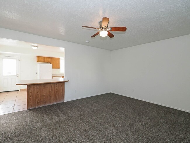 Building Photo - RES_LI_1683